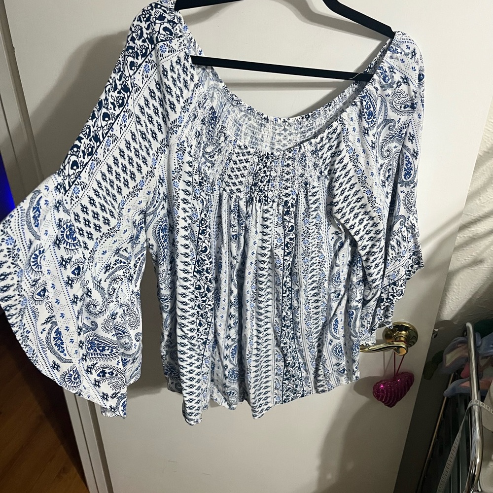 💙 3X Blue and White Women's Paisley Top